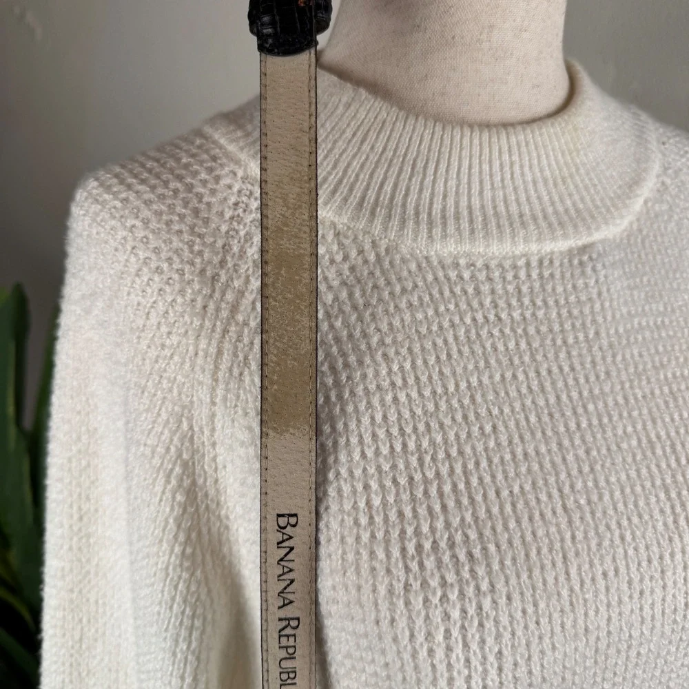 Quiet Luxury Banana Republic Black Leather Belt Womens 28 Lizard Embossed